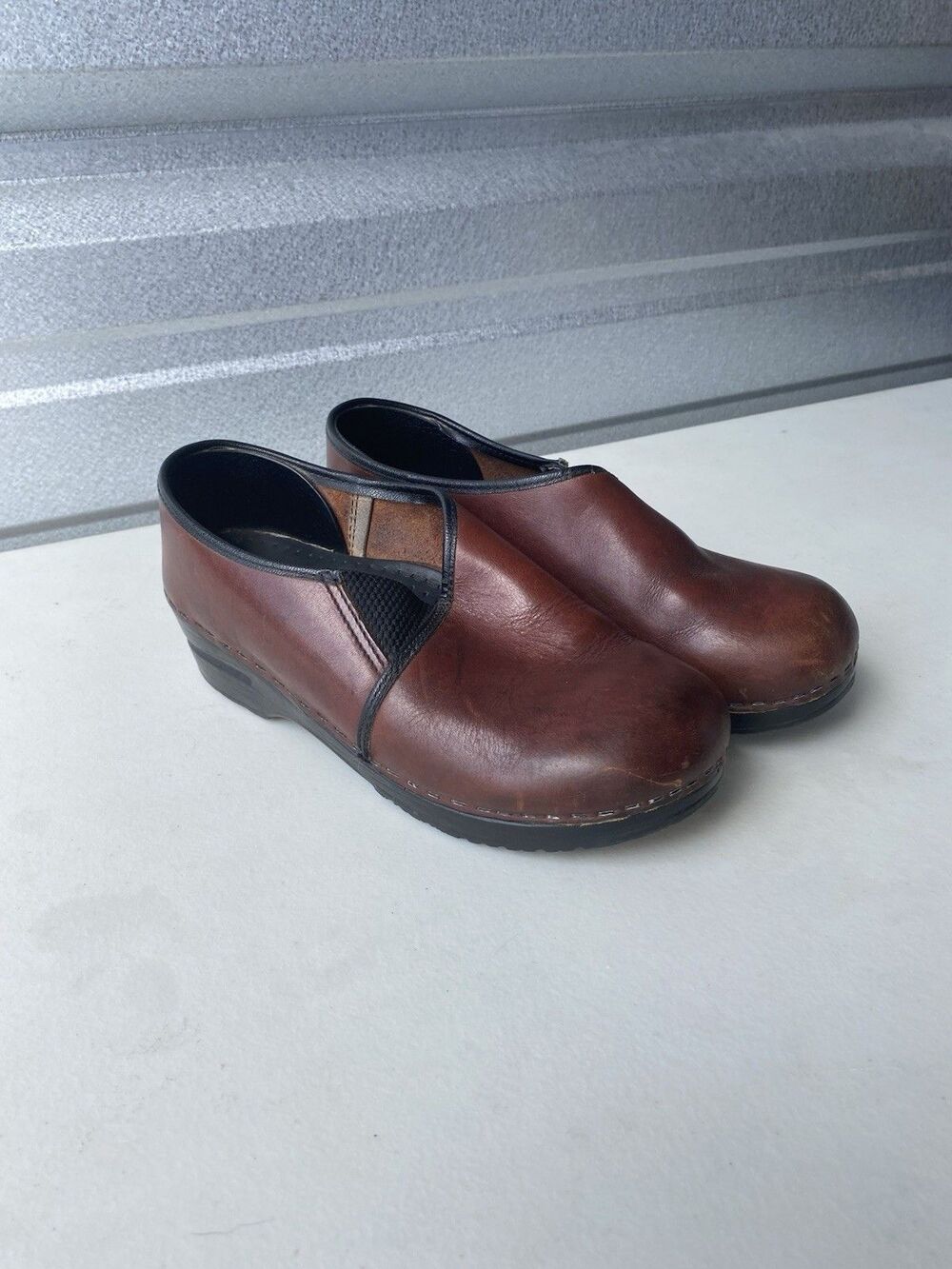 Dansko Professional Brown Leather Clogs Women's Size 37 Slip On Nursing Shoes